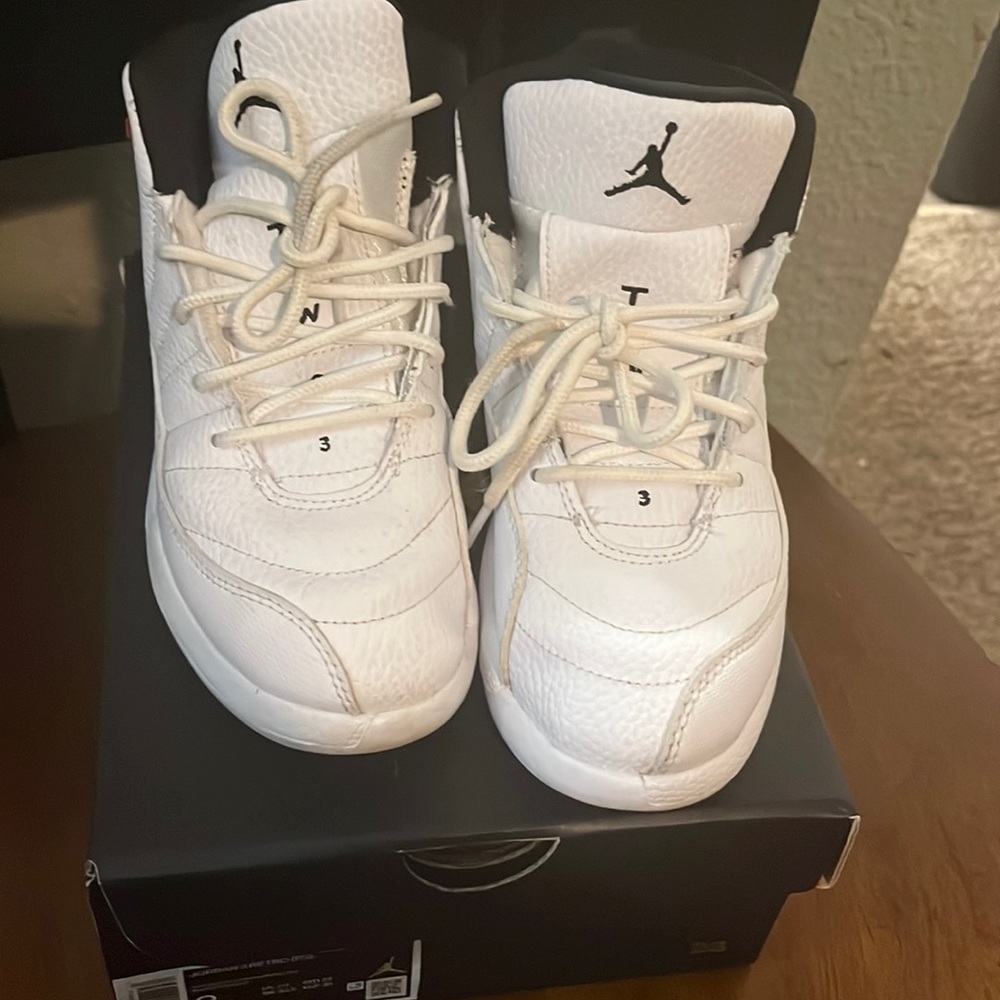 Boys Jordan’s size 3 preloved good condition